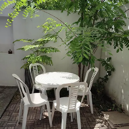 بيت للعطل Chris House *