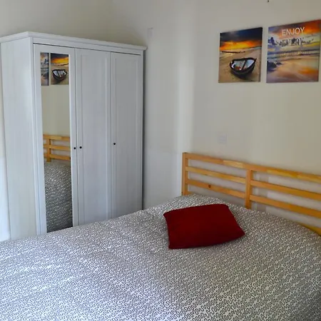 Chris House نيقوسيا