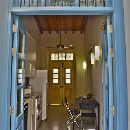 Chris House * ניקוסיה